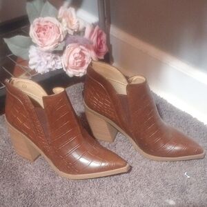 Brown Crocodile Pattern Ankle Boots